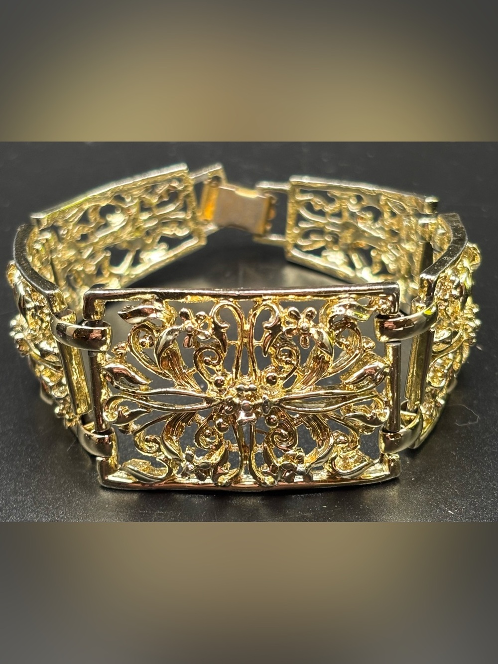 VTG Celebrity NY Gold Tone Filigree Link Bracelet Ornate Floral Panel 7.5" 1970s
